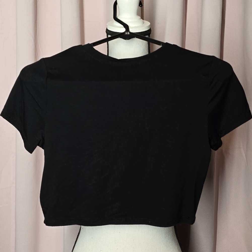 New Crop Top - Picture 3 of 4